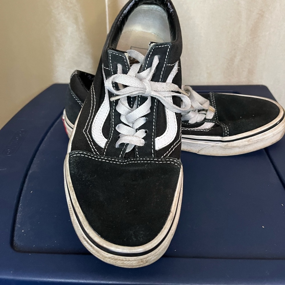 Women’s black vans classic size 8